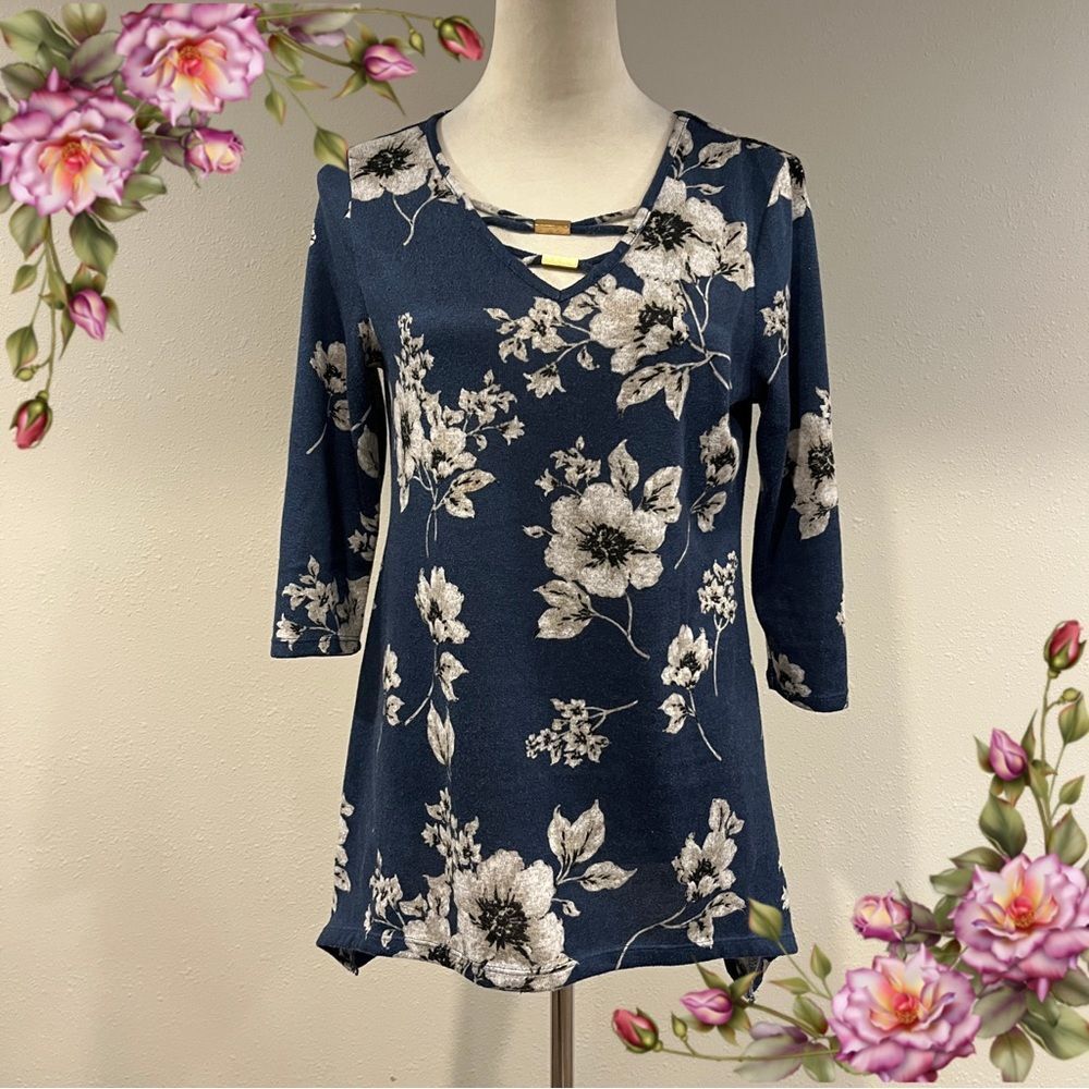 Comp Blu Floral Navy long sleeve sweater size small